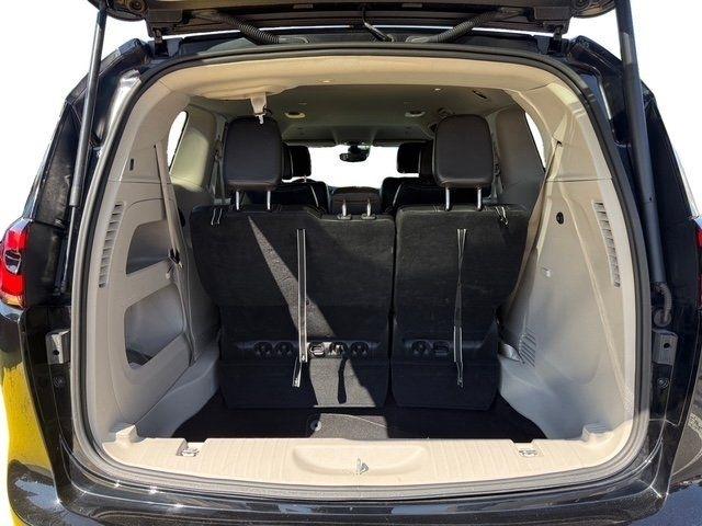 Chrysler Pacifica photo 25