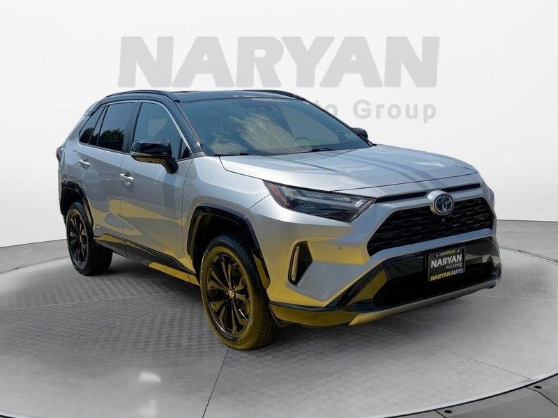 Toyota RAV4 photo 2