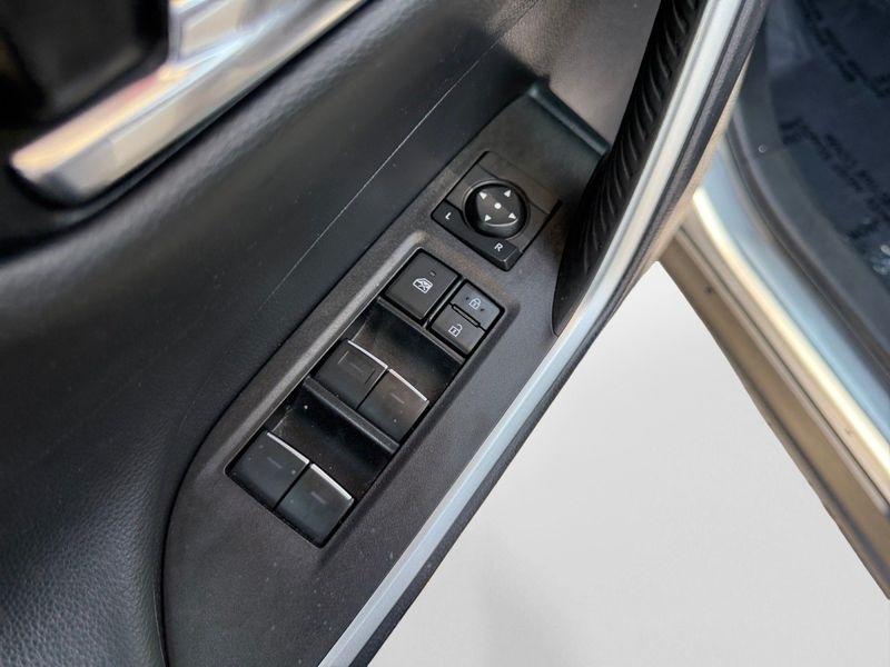 Toyota RAV4 photo 10