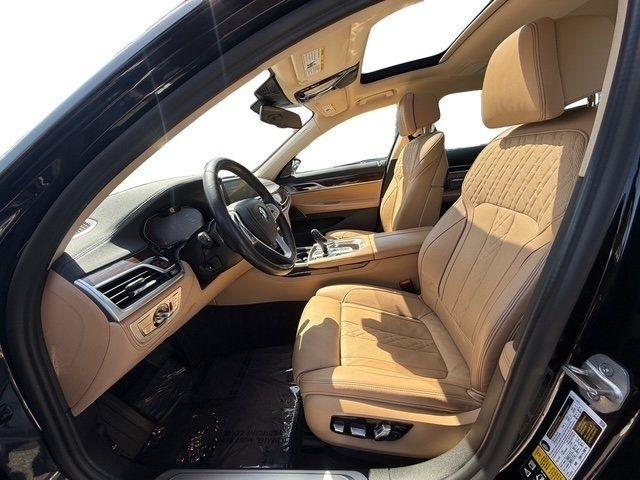 BMW 750Li photo 12