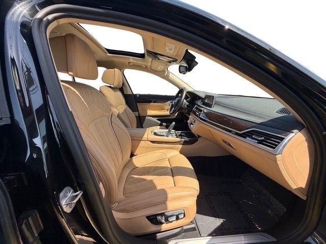 BMW 750Li photo 13