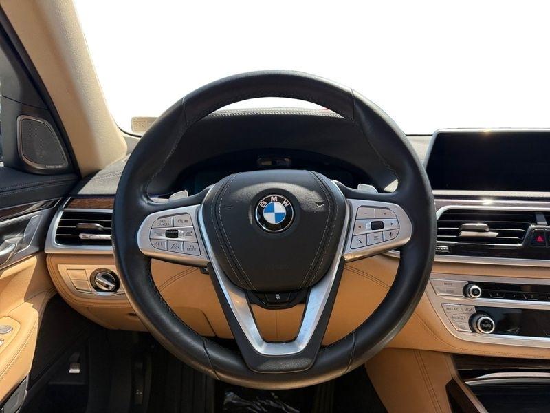 BMW 750Li photo 14
