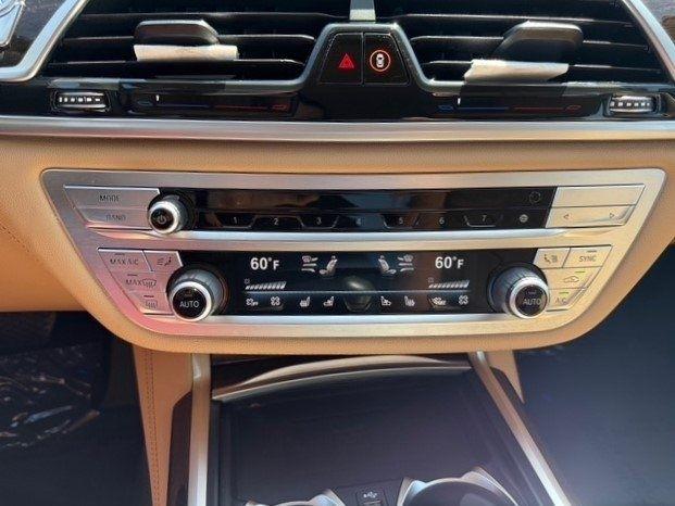 BMW 750Li photo 19