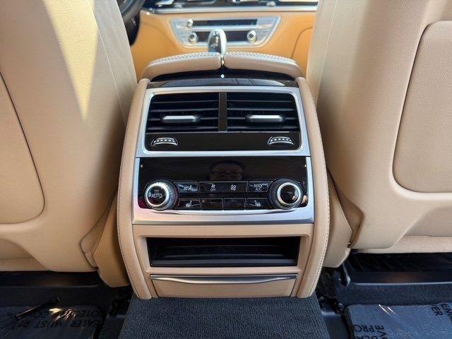 BMW 750Li photo 21