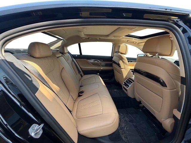 BMW 750Li photo 22