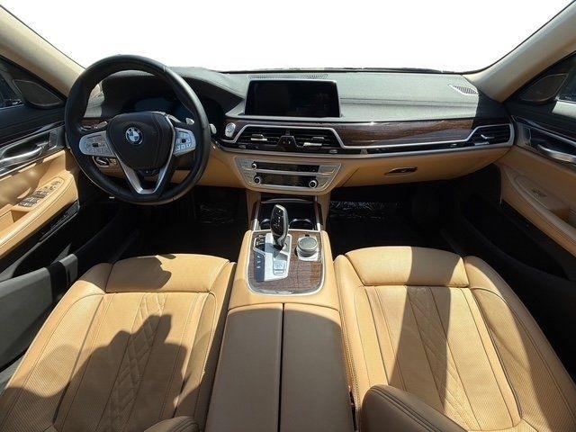 BMW 750Li photo 23