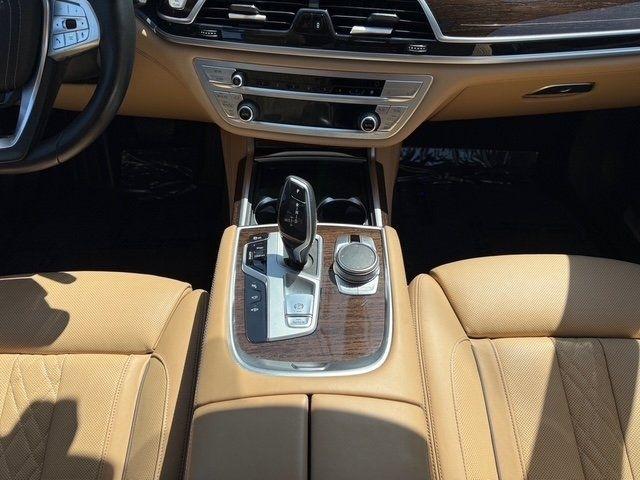 BMW 750Li photo 24