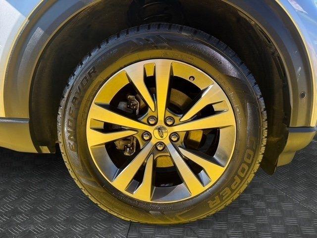 Ford Explorer photo 8