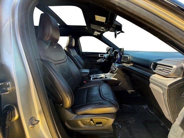 Ford Explorer photo 11
