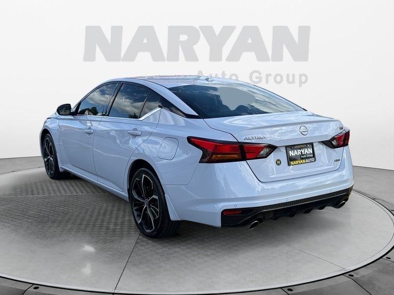 Nissan Altima photo 5