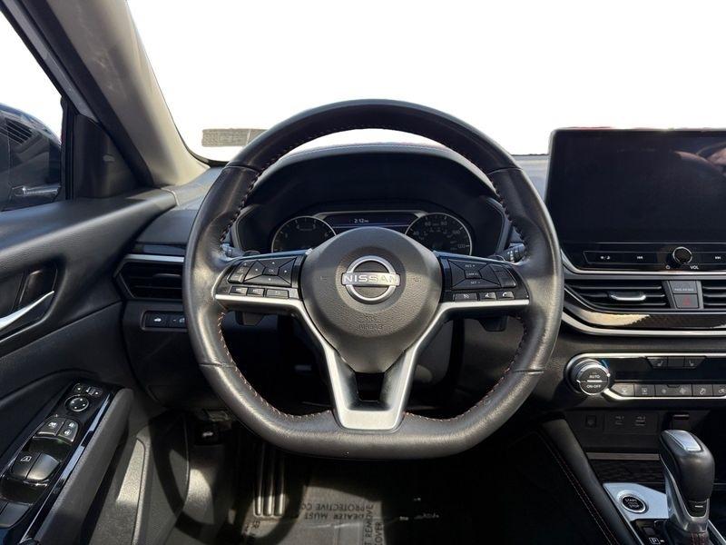 Nissan Altima photo 12