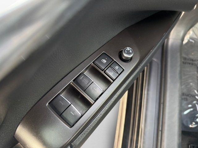 Toyota Camry photo 9