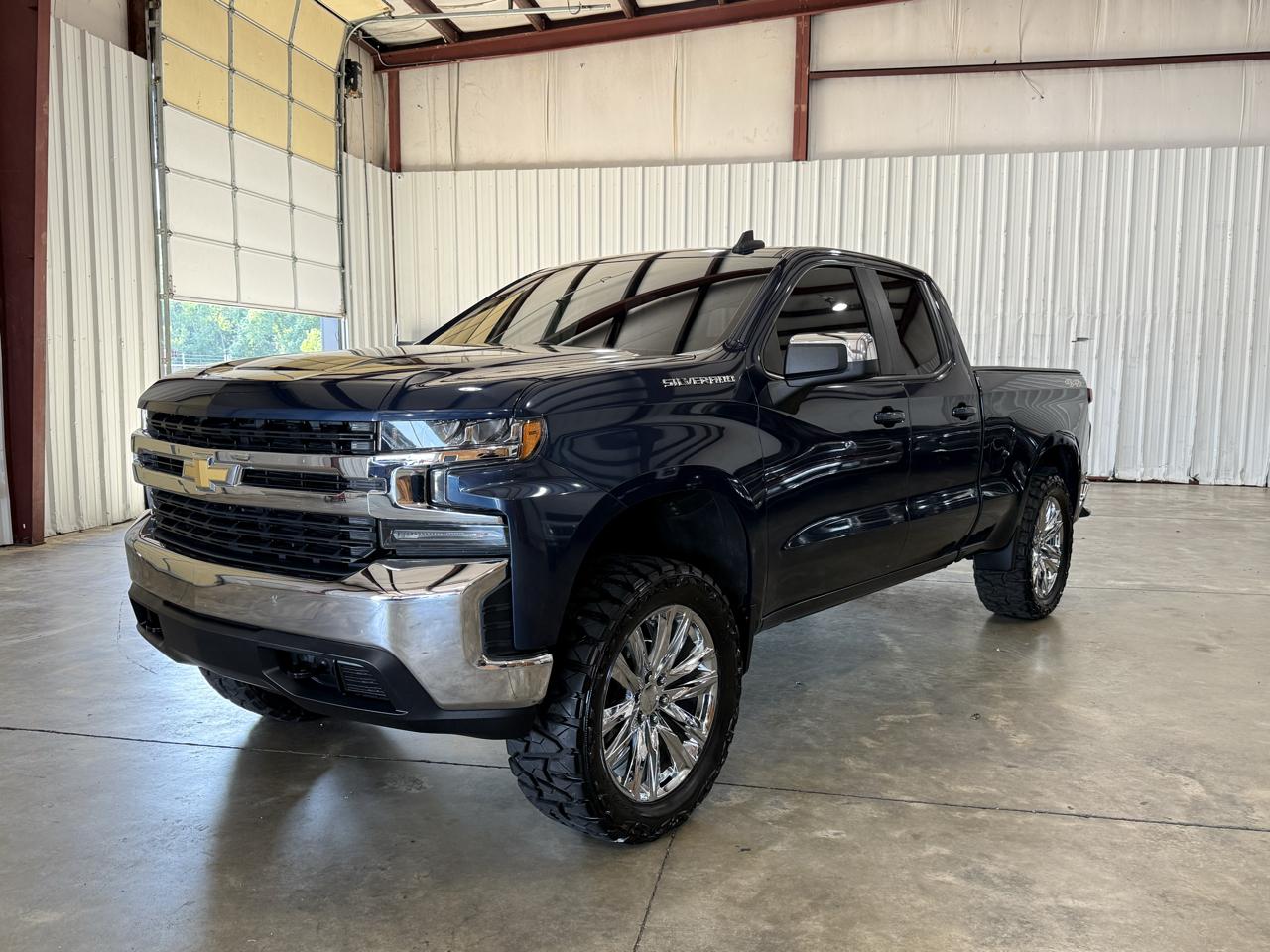 Chevrolet Silverado photo 2