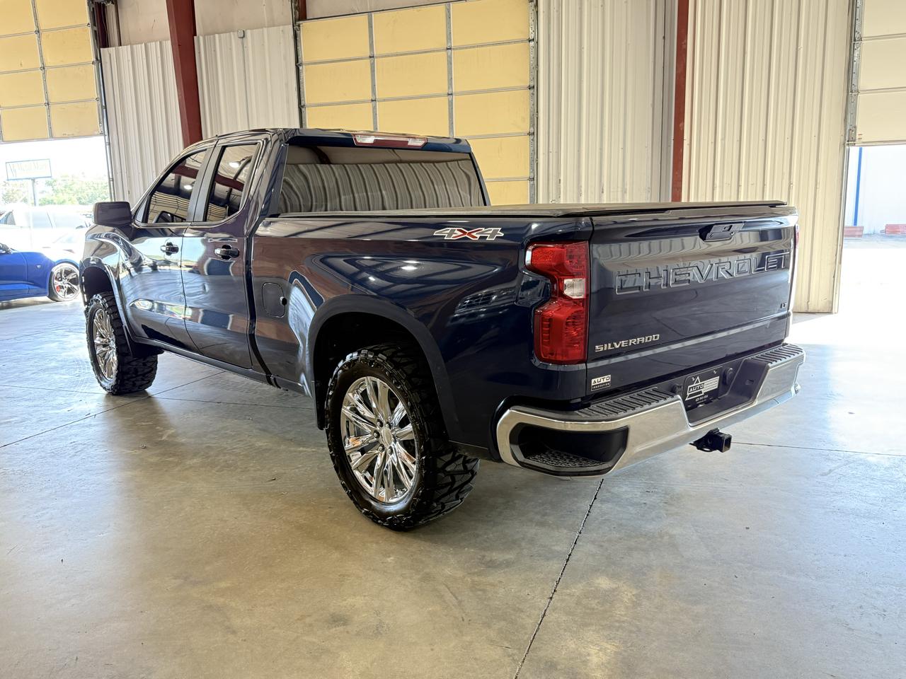 Chevrolet Silverado photo 4