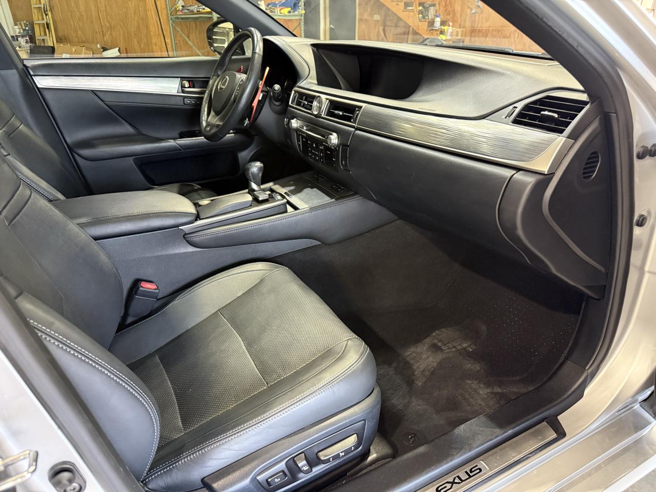Lexus GS photo 22