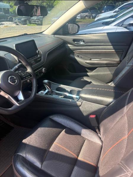 Nissan Altima  2021