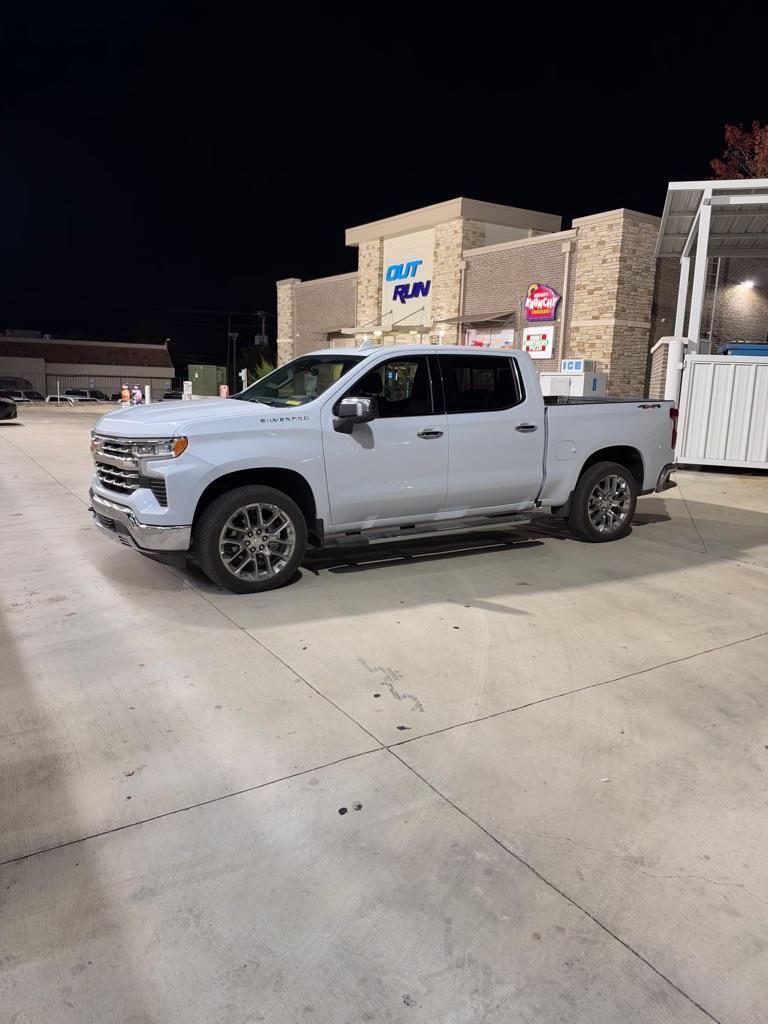 Chevrolet Silverado 1500 LTZ Crew Cab 4WD 2026