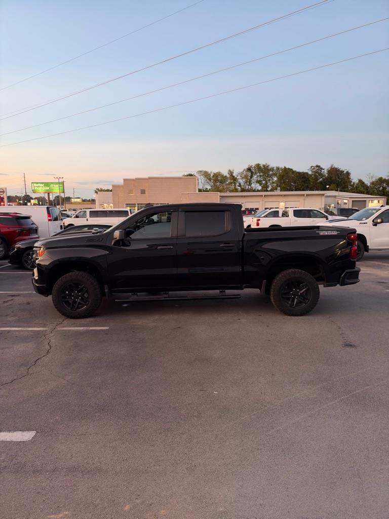 Chevrolet Silverado 1500 Trail Boss Custom Crew Cab 4WD 2022