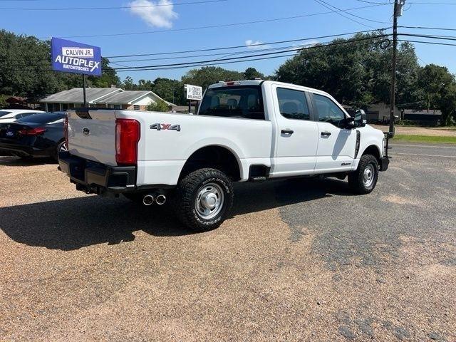 Ford F-350 SD XL Crew Cab Long Bed 4WD 2024