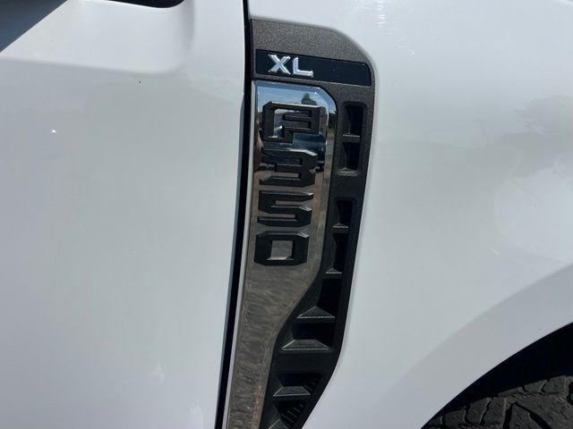 Ford F-350 SD XL Crew Cab Long Bed 4WD 2024