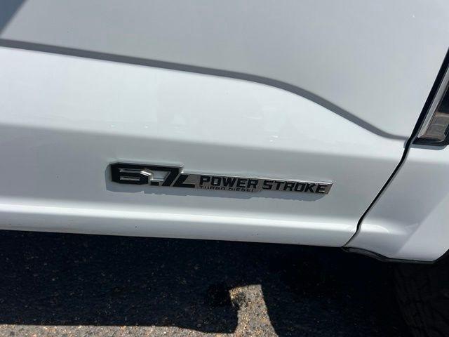 Ford F-350 SD XL Crew Cab Long Bed 4WD 2024