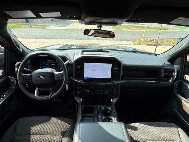 Ford F-150 STX SuperCrew 4WD 2024