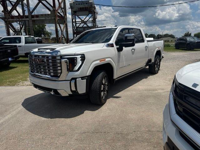 GMC Sierra 2500HD Denali Crew Cab 4WD SB 2025