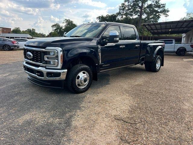 Ford F-350 SD XL Crew Cab Long Bed DRW 4WD 2023