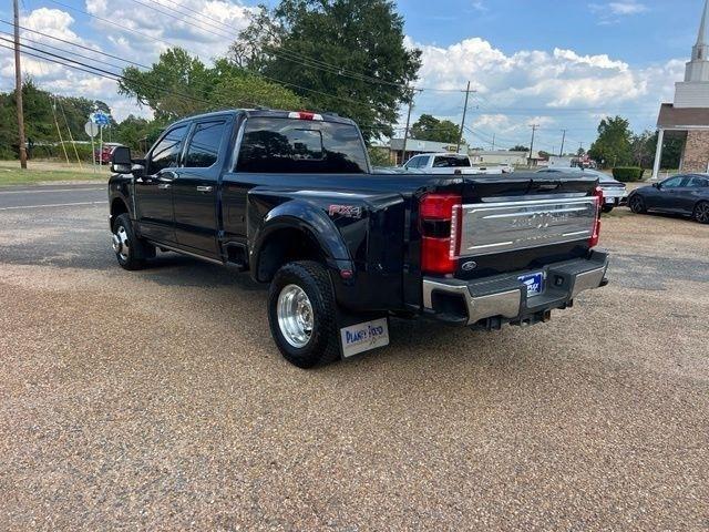 Ford F-350 SD XL Crew Cab Long Bed DRW 4WD 2023