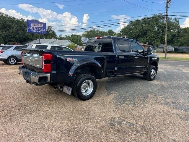 Ford F-350 SD XL Crew Cab Long Bed DRW 4WD 2023