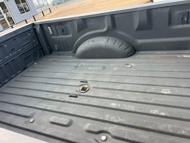 Ford F-350 SD XL Crew Cab Long Bed DRW 4WD 2023
