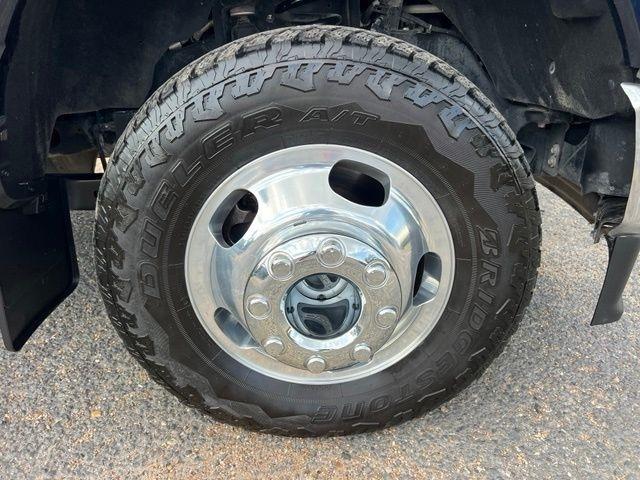 Ford F-350 SD XL Crew Cab Long Bed DRW 4WD 2023