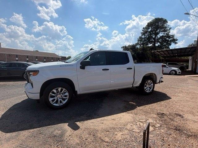 Chevrolet Silverado 1500 Custom Crew Cab 2WD 2026