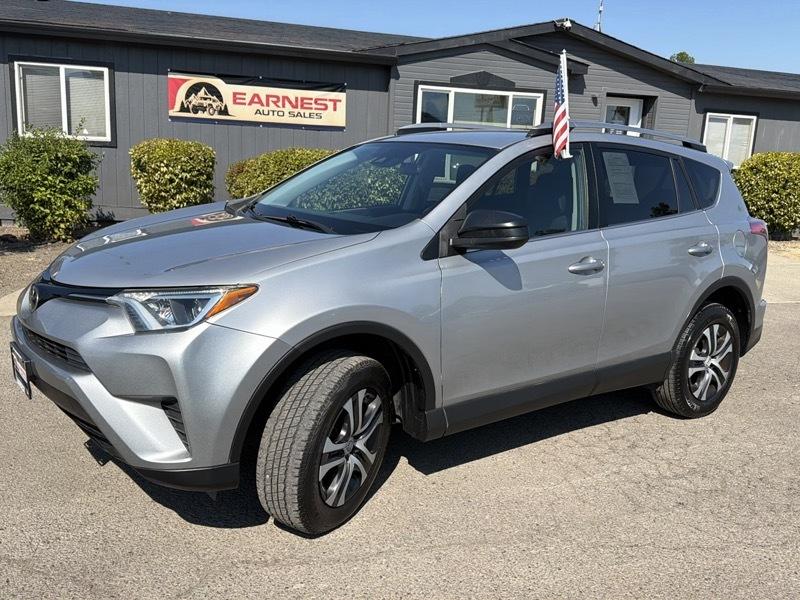 2018 Toyota RAV4 LE FWD