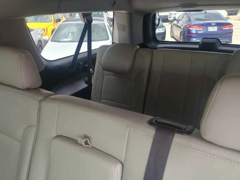GMC Yukon XL SLE 1/2 Ton 2WD 2015