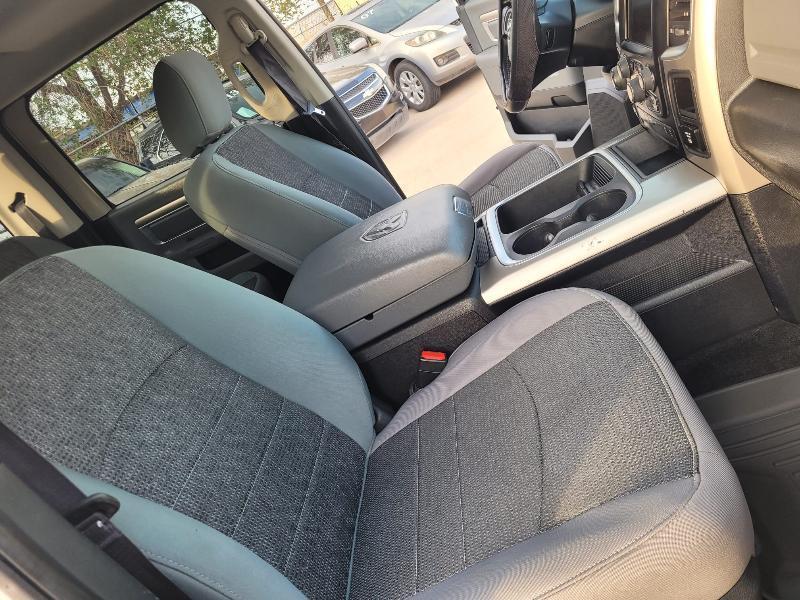 RAM 1500 SLT Crew Cab SWB 4WD 2016