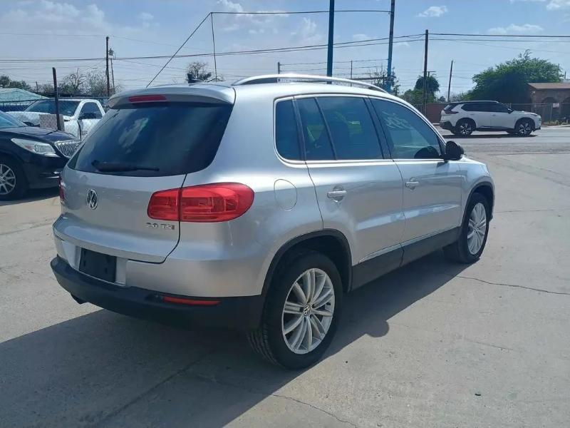Volkswagen Tiguan S 2015