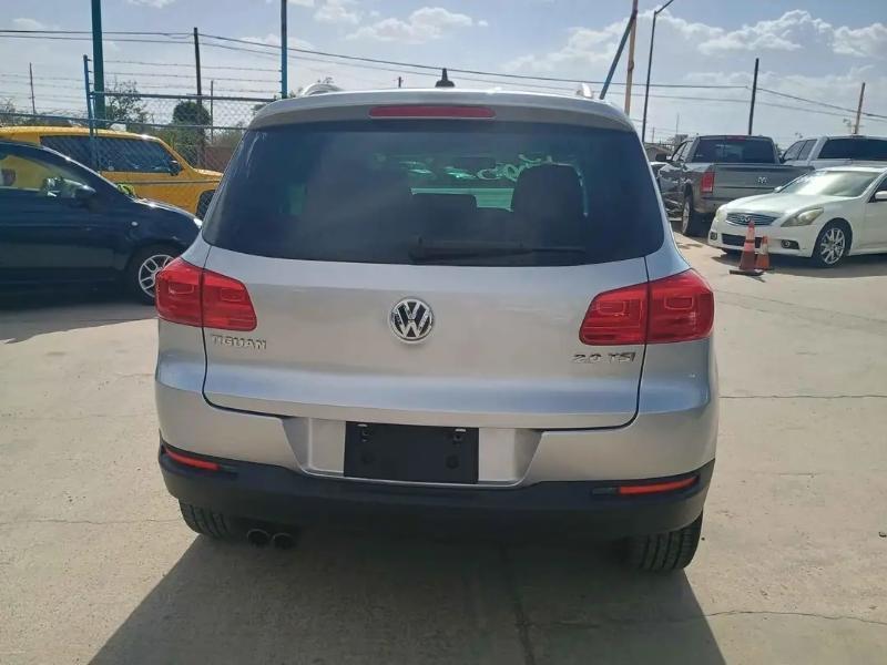 Volkswagen Tiguan S 2015
