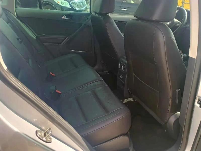 Volkswagen Tiguan S 2015