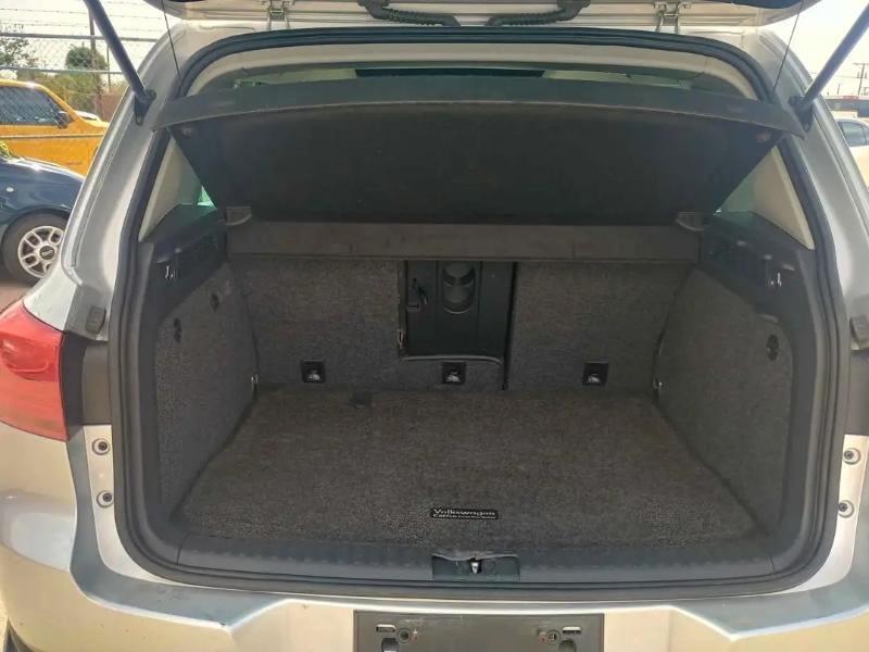 Volkswagen Tiguan S 2015