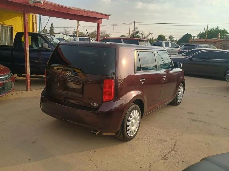 Scion xB 5-Door Wagon 5-Spd MT 2010