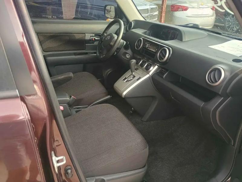 Scion xB 5-Door Wagon 5-Spd MT 2010