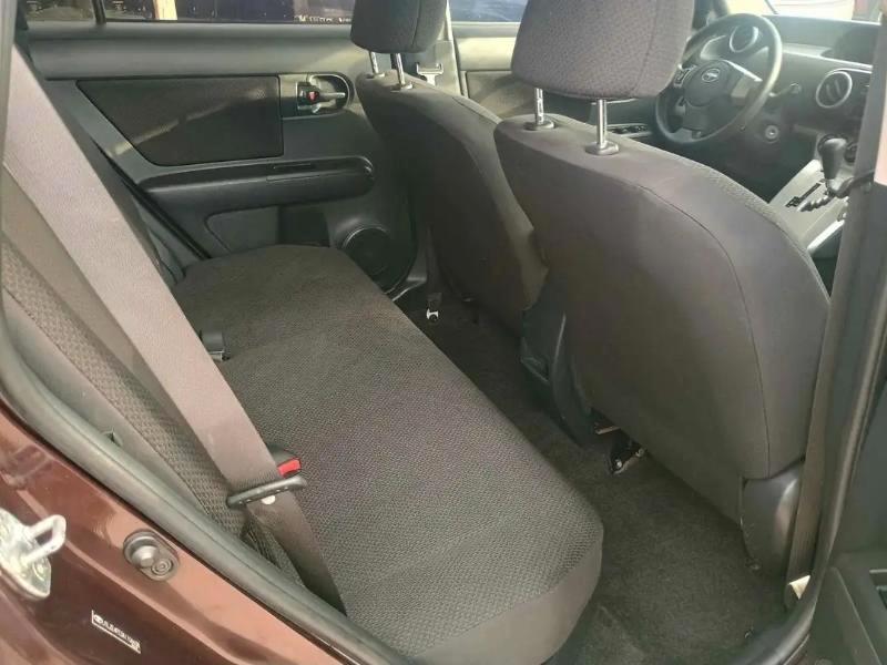 Scion xB 5-Door Wagon 5-Spd MT 2010