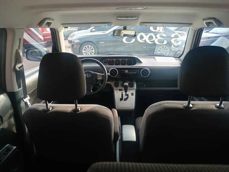 Scion xB 5-Door Wagon 5-Spd MT 2010