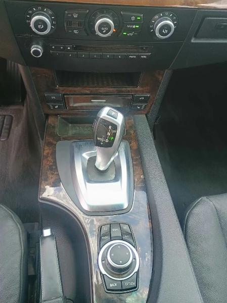 BMW 5-Series 528i 2010