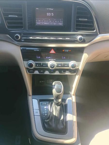 Hyundai Elantra SE 6M 2020