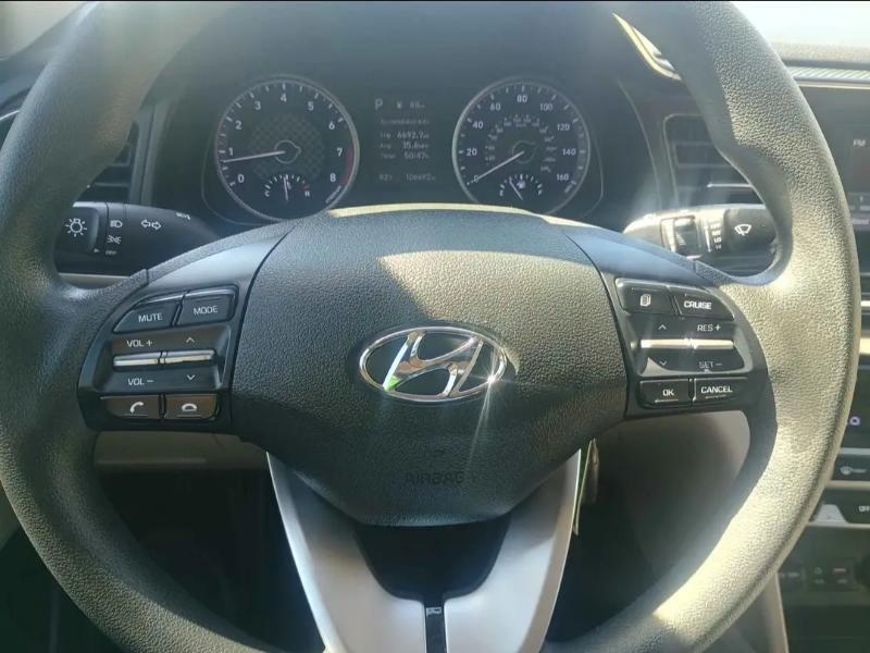Hyundai Elantra SE 6M 2020