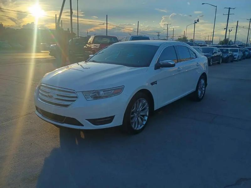 Ford Taurus Limited FWD 2016