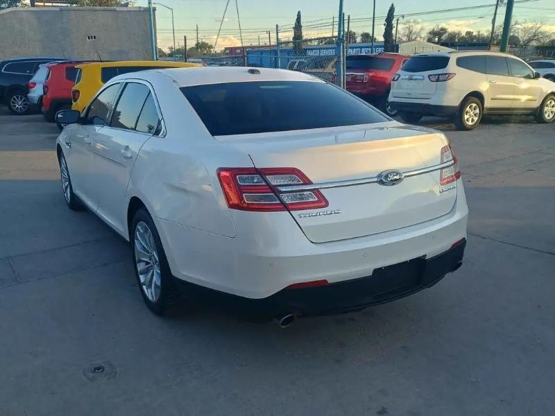 Ford Taurus Limited FWD 2016
