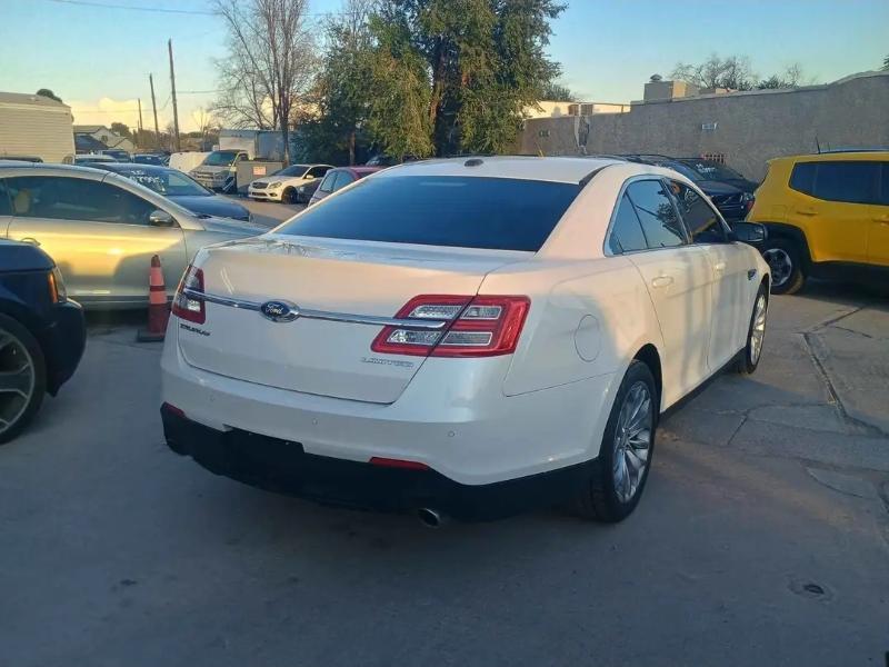 Ford Taurus Limited FWD 2016